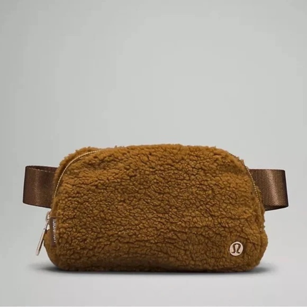 LULULEMON Everywear Sherpa Belt Bag